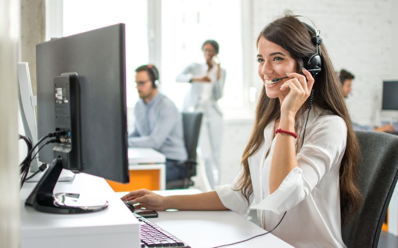 Liên hệ HitClub hỗ trợ nạp rút